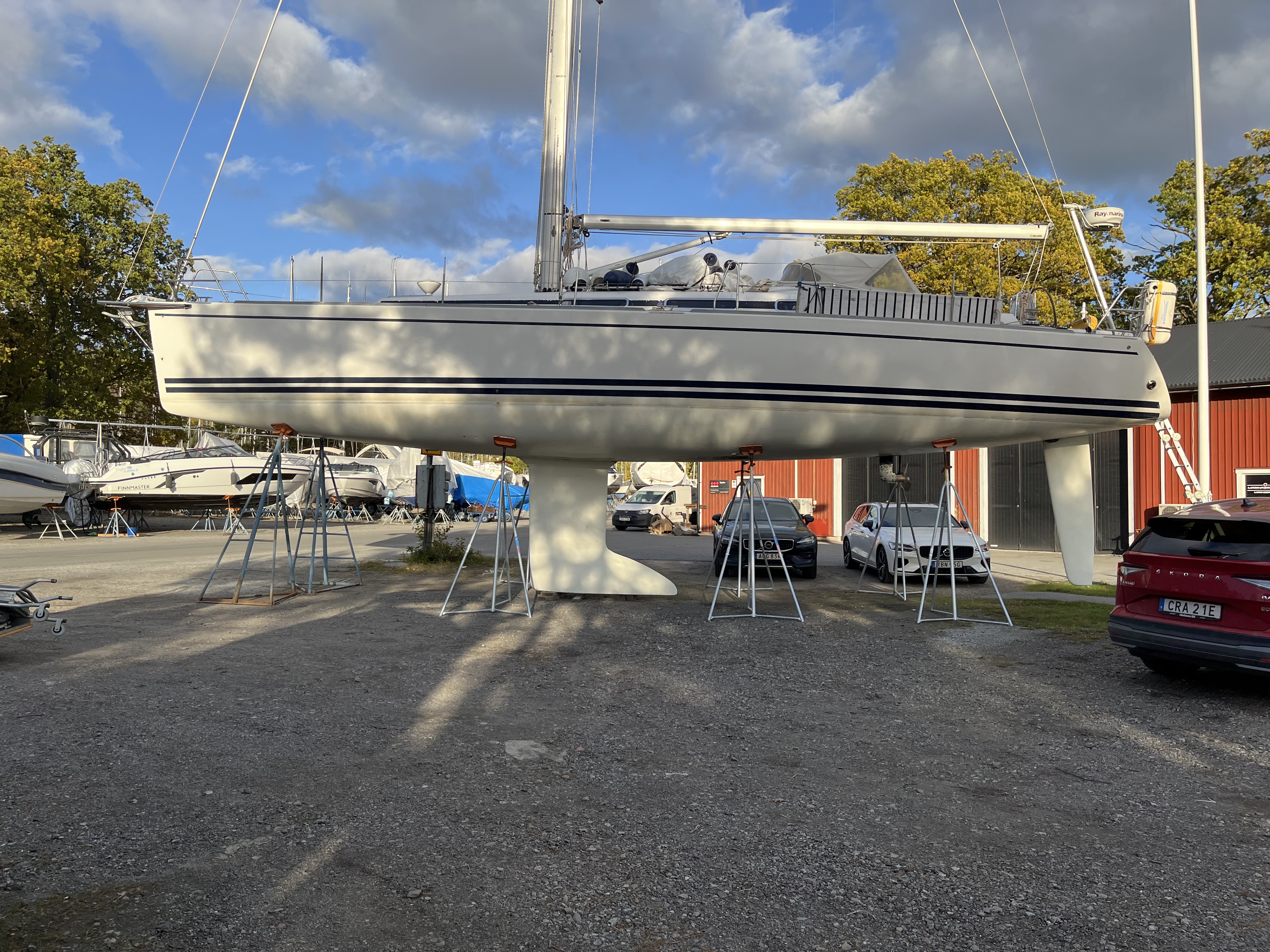 Iris safely up at the boatyard, bow-on