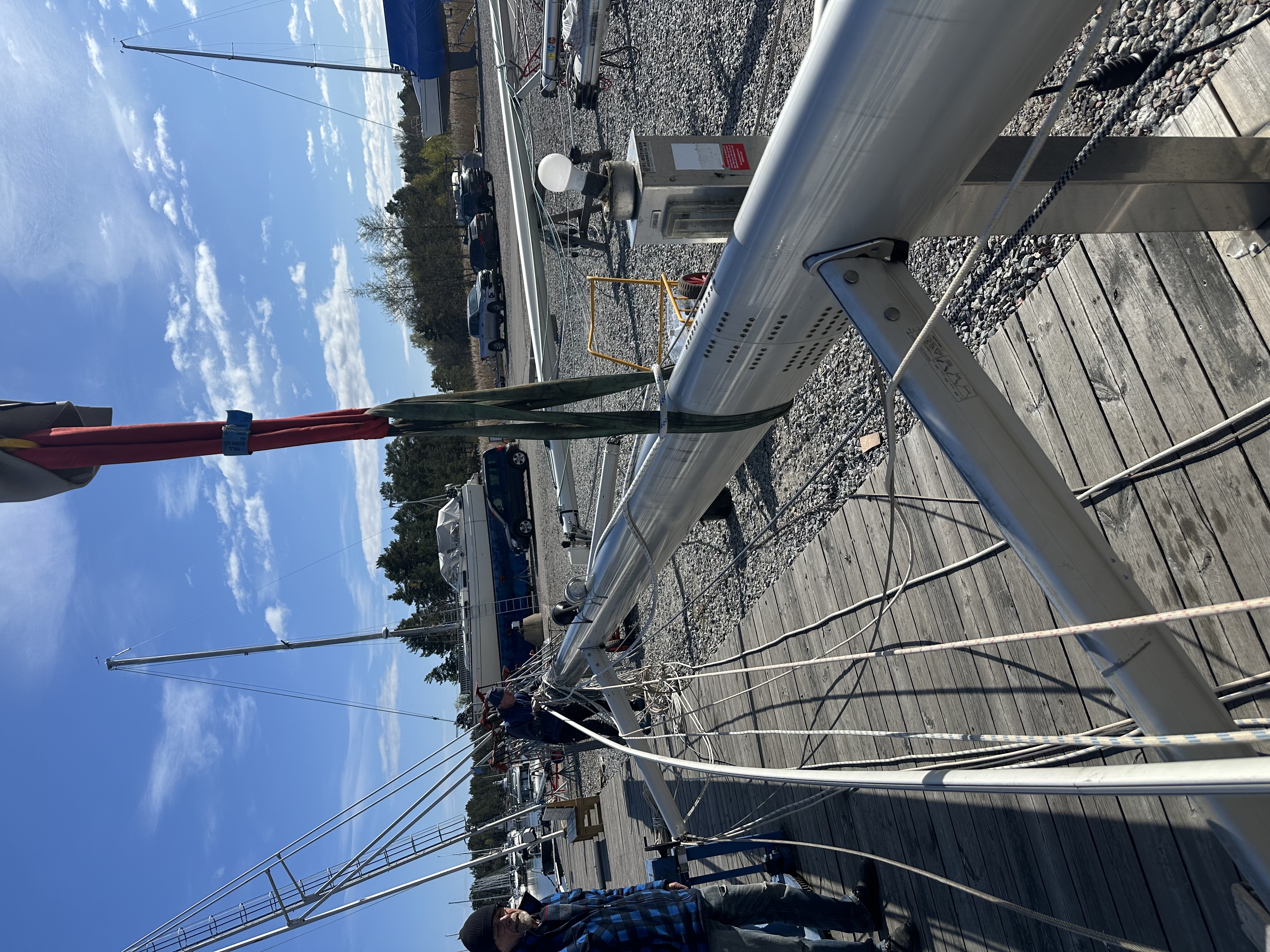 The mast going back up — Henke and crew stepping the rig